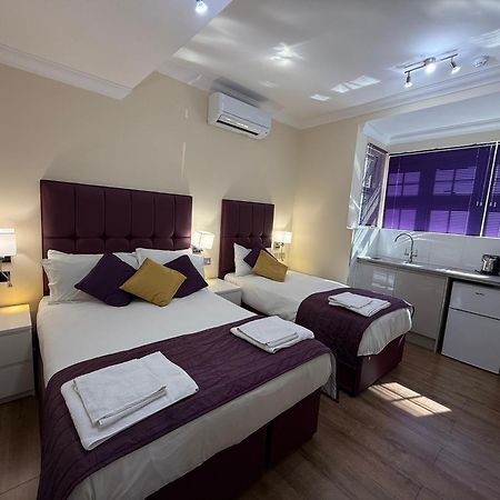 Crompton Guest House Hounslow Exterior photo