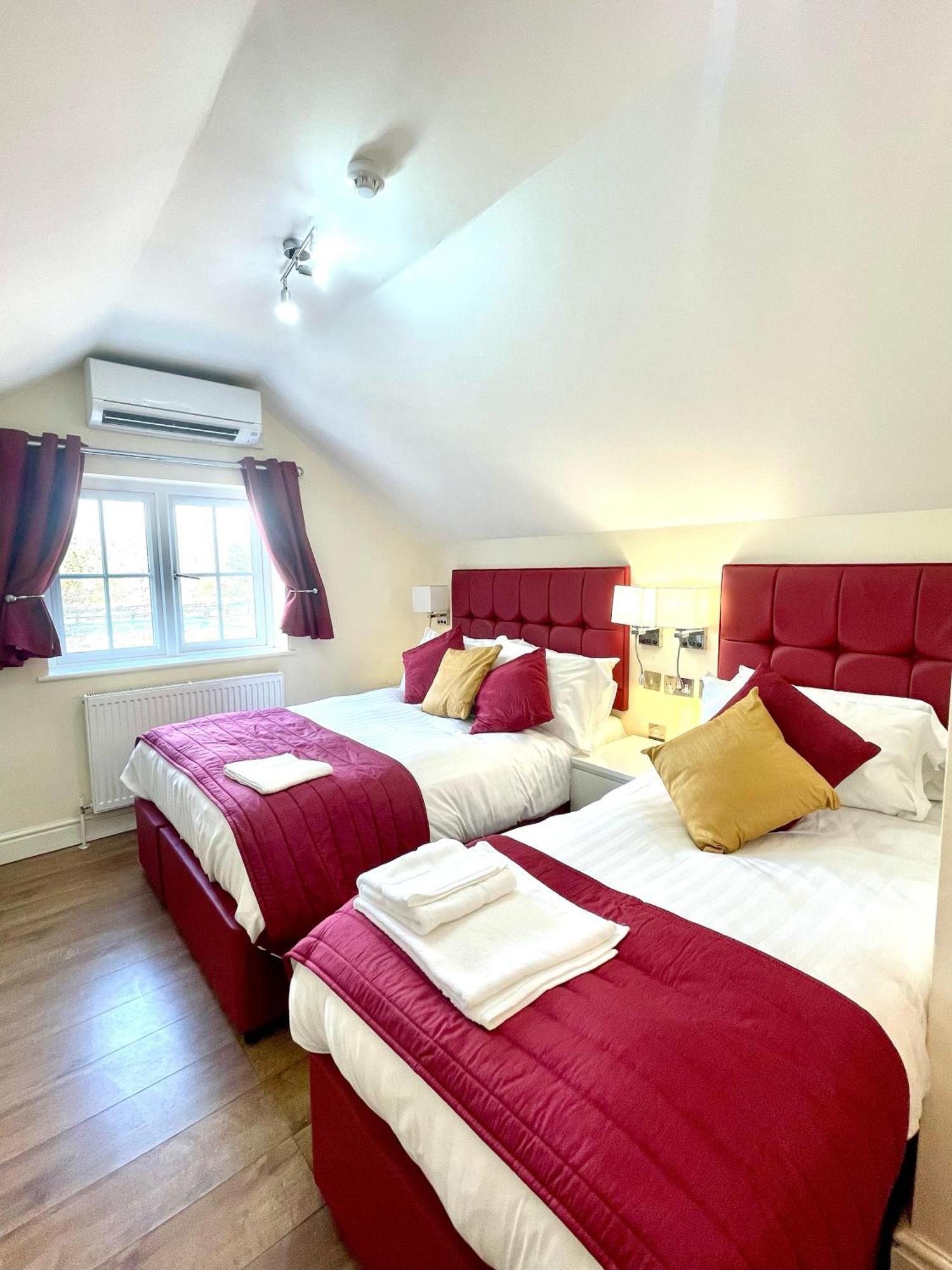 Crompton Guest House Hounslow Exterior photo