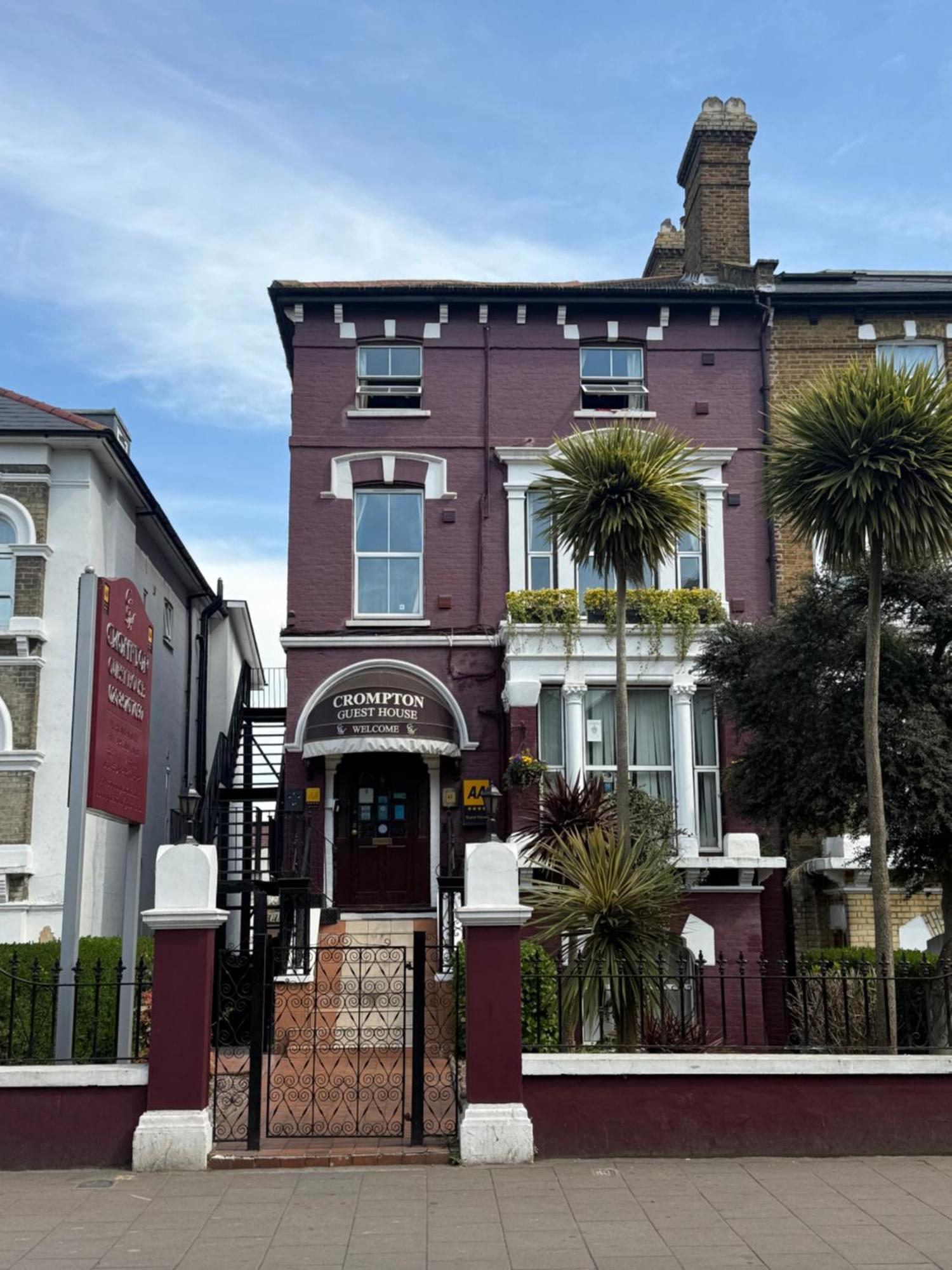 Crompton Guest House Hounslow Exterior photo