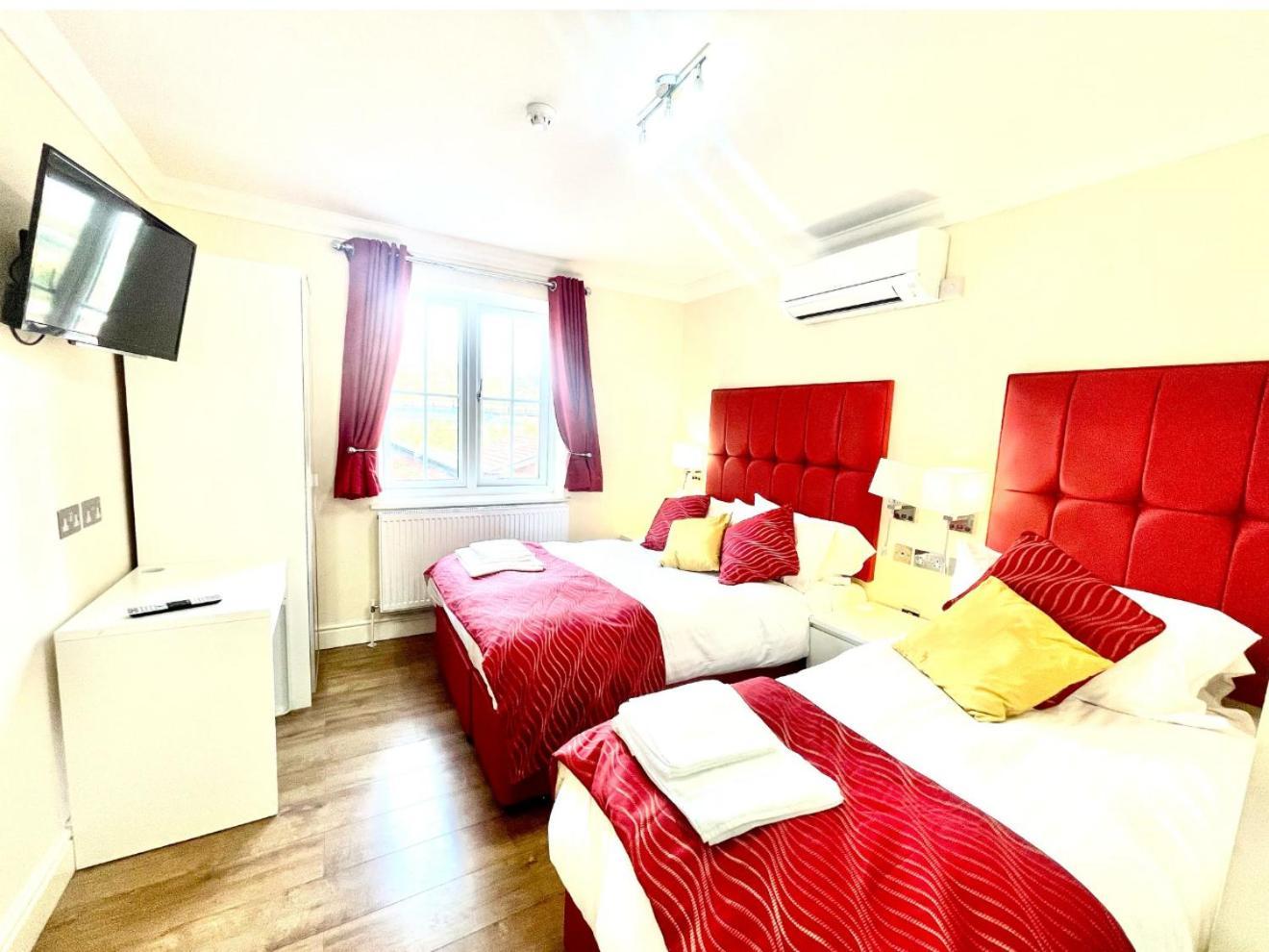 Crompton Guest House Hounslow Exterior photo