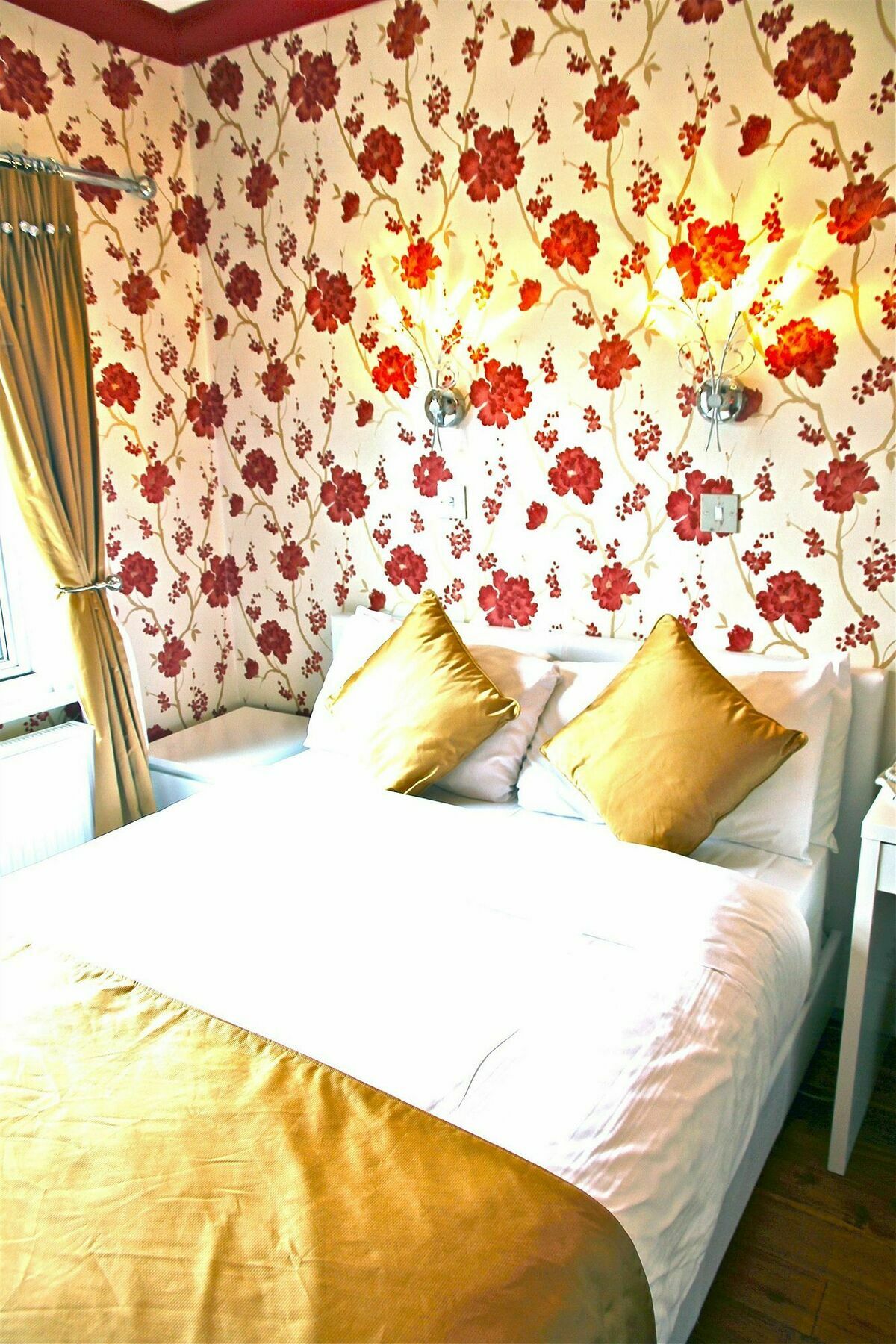 Crompton Guest House Hounslow Exterior photo